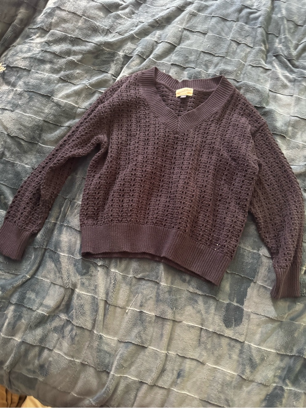 Women’s Open-Knit V-Neck Sweater in Navy